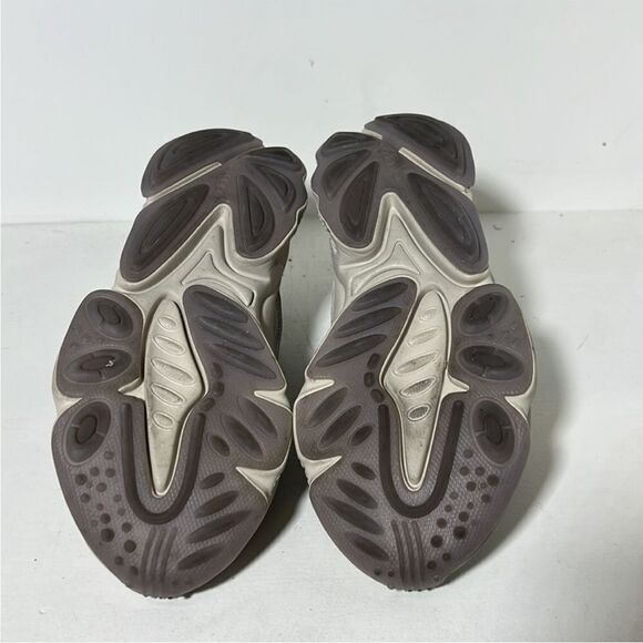 Adidas Ozweego Sneakers Light Grey US 7 - Picture 5 of 9
